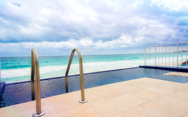 Private pool in beach front Villa