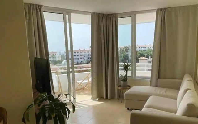 Refurbished 1 bedroom apartment with large pool