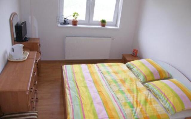 Pokoje Gościnne "Pod Klonem"