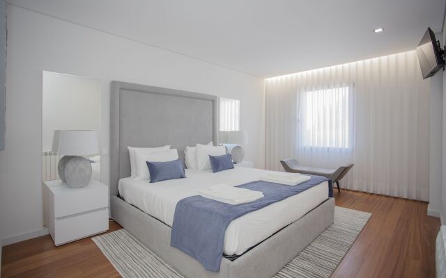 Liiiving -Luxury River View Apartment IX