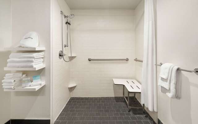 Hampton Inn New Orleans-St. Charles Ave./Garden District