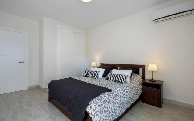 FIVE STAR 3 bedroom Apt in ideal location - RDR237