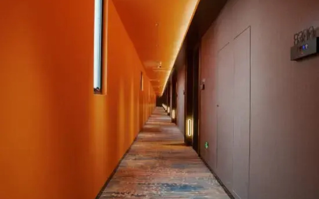 club theme hotel