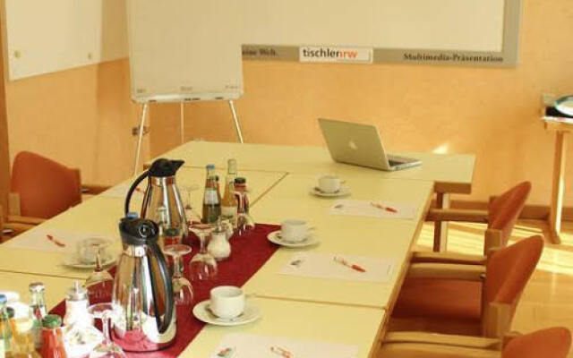 An der Persiluhr Stadt-gut-Hotel