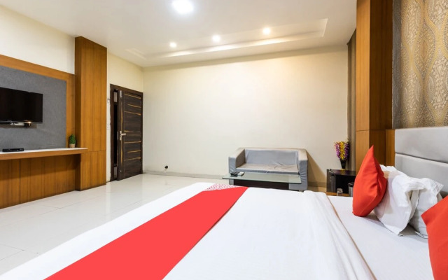 Oyo 41898 Balaji Palace