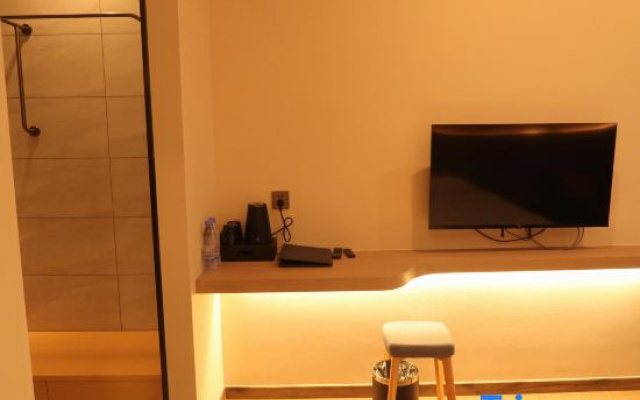 One-stop Hotel on the side of Zhoushan Mountain