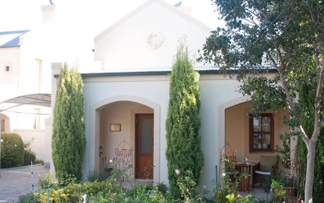 Petit Plaisir is a Romantic Self-catering Cottage on the Side of the Village no1