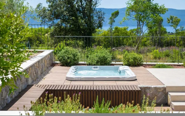 Villa Lord With Heated Pool Jacuzzi and Sauna