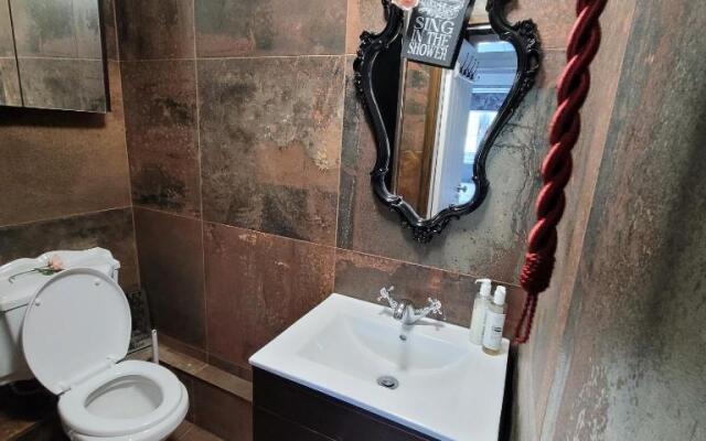 23 Opera Suites, Riverside, Llangollen