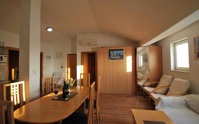 Nautica Apartments