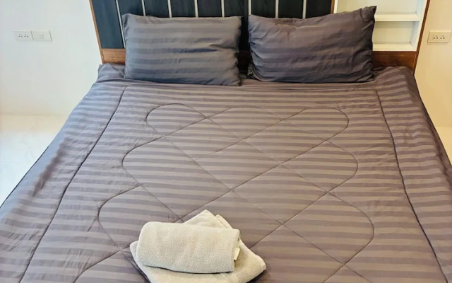 Hillside Haven-Luxury Room