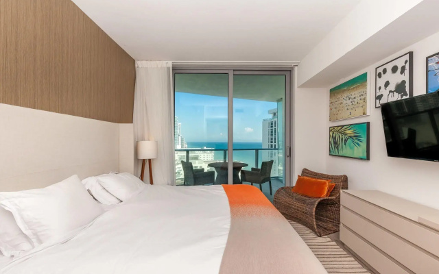 Hyde Beach Condos by Ammos VR