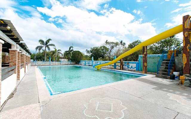 RedDoorz @ Royal Grande Beach Resort Batangas