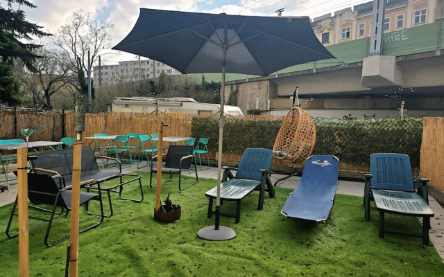 Cozy 4BR Apt Garden Close to Danube