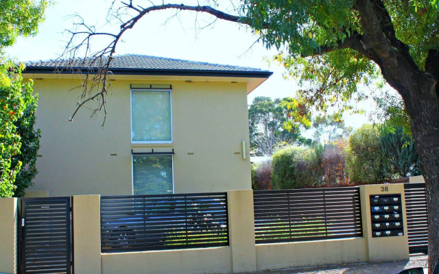 Adelaide Dresscircle Apartments Childers Street