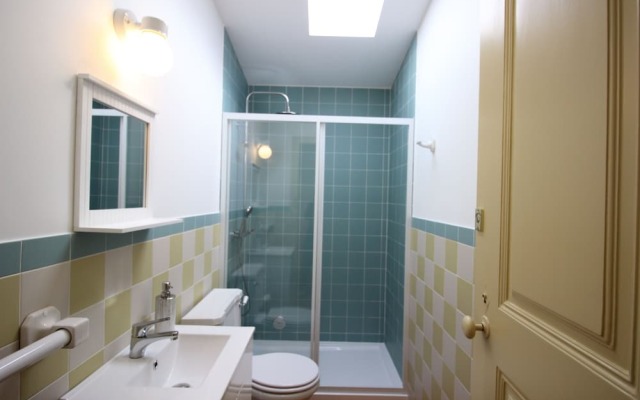 Old Town House in Figueira da Foz Near Beach