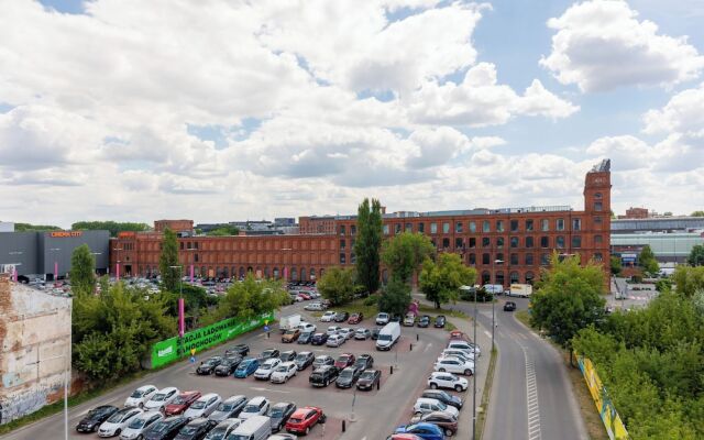 Studio Near Manufaktura Łódź by Renters