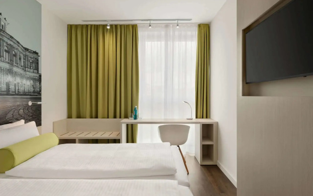 Super 8 by Wyndham Dresden