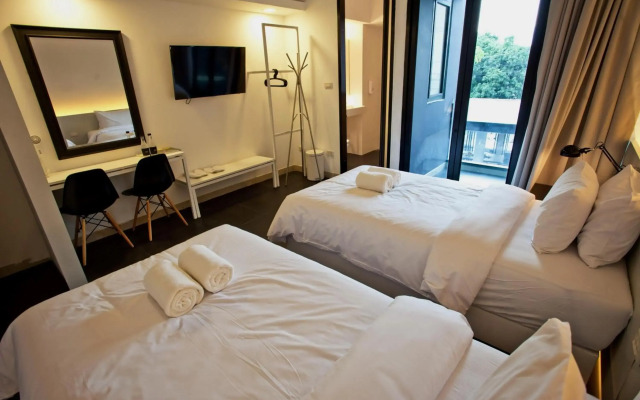 BED Phrasingh Hotel - Adults Only