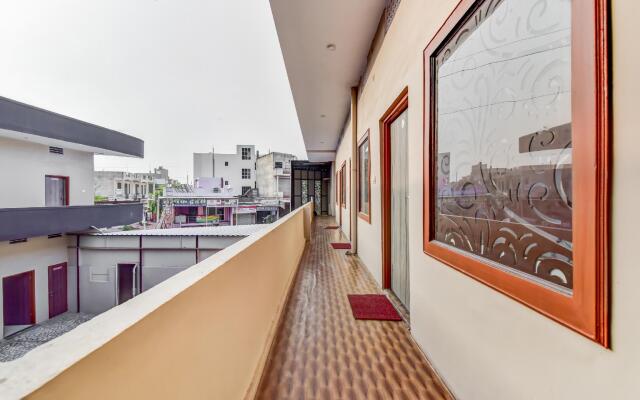 OYO 77635 Hotel Moon Light