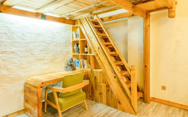 Floral Hotel Fenghuang Huercaowu