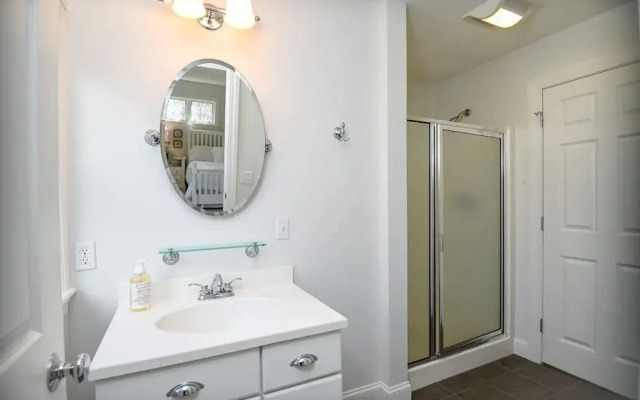 Stunning 5 Bdr, Walk to York Harbor Beach!