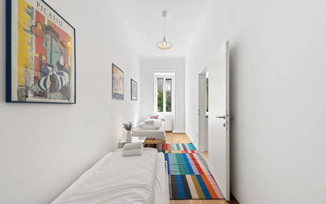 4ty3-Apartments Rochus-Market is calling