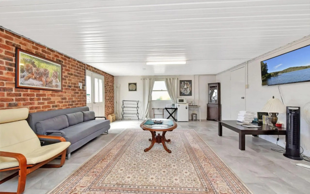 Noble Willow Estate Lovedale. Super Spacious, with views and pool