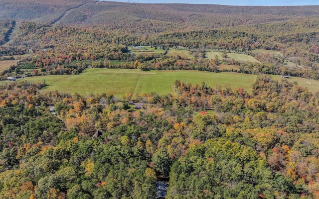 Mountain View Hideaway- A Fun Time Away!