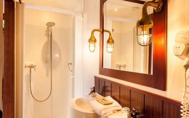 Boat Hotel De Barge