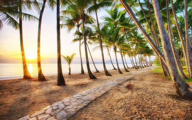 Belle Escapes - Latania Villa Palm Cove