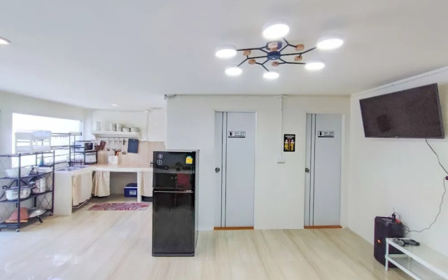 GAO Phala beachfront hostel & pool villa