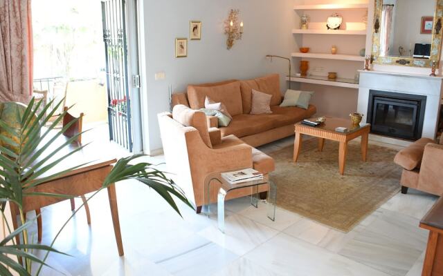 Apartment in Beautiful Villa With Communal Swimming Pool