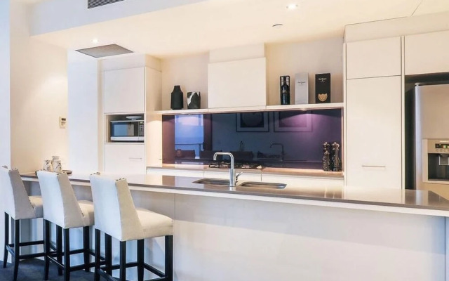 Cavill Avenue Private Apartments