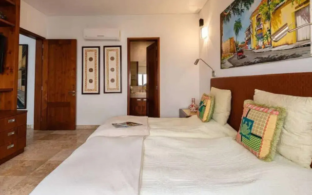 Luxury Apartment– Private Pool & Rooftop Jacuzzi