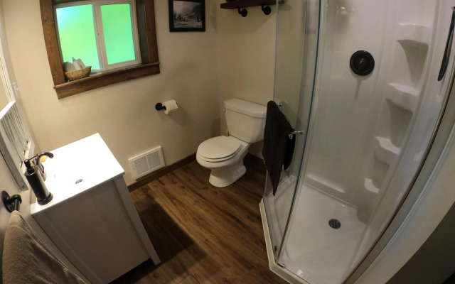 4 Mile Creek Cabin (Creekside)