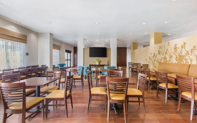 Sleep Inn & Suites Devils Lake