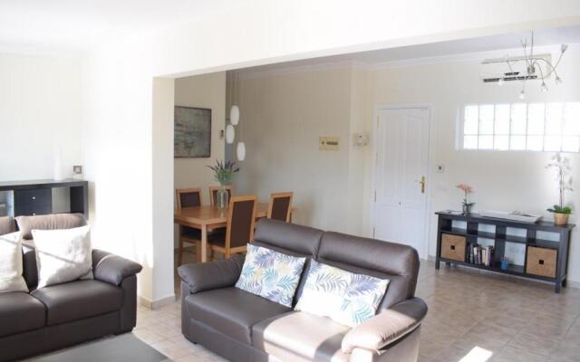 Villa Imogen with NEW HEATED SWIMMING POOL