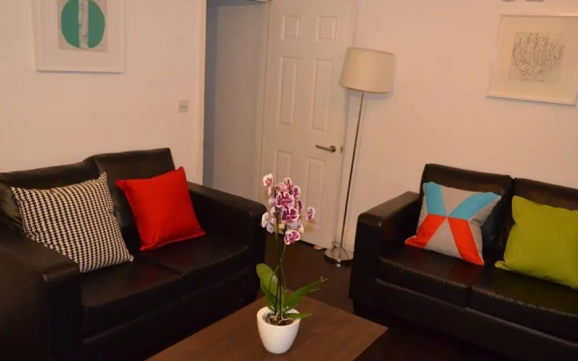 2 Bedrooms En-suite Near Victoria