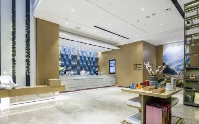 Atour Hotel (Qingdao Fuzhou Road, Sakura Town)