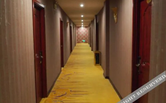 V8 Holiday Hotel