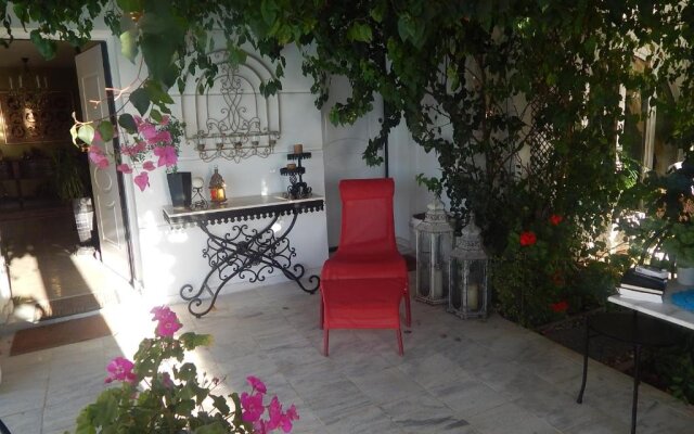 Peggy's Villa-House with private pool 25' from Athens Intl Airport