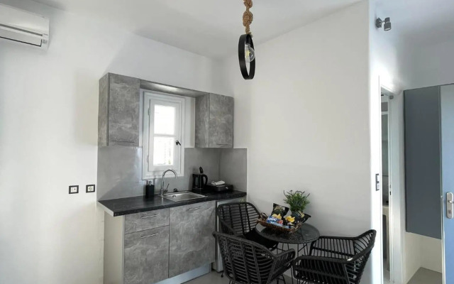 Zoumis Residence