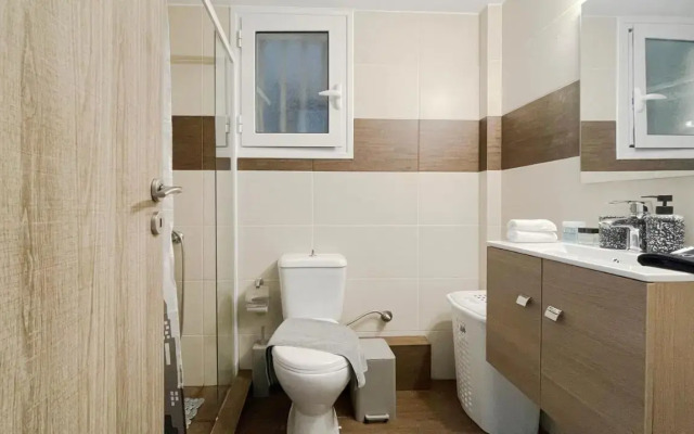 Kodrigktonos Central 77sqm apt in Viktoria