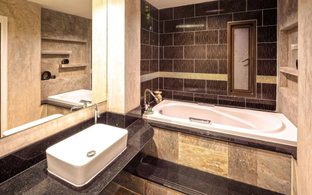 Tanawan Phuket Hotel