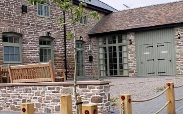 England's Gate and Coachhouse