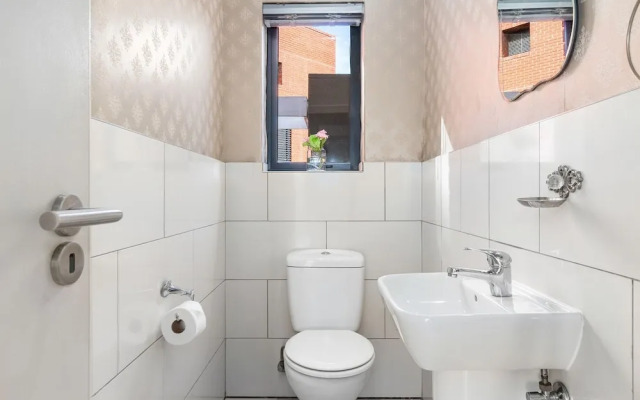 Manhattan Wharfside 301