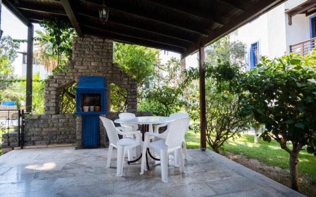 Astonishing Villa With Pool Near Tilkicik Bay