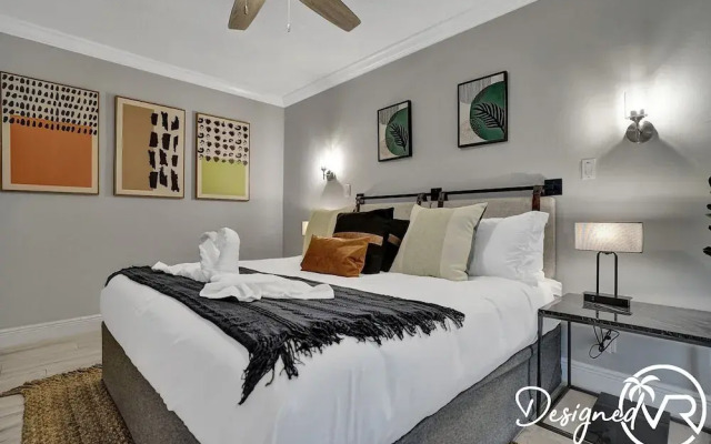 Family vacation 6 Br with Heated Pool