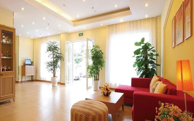 Home Inn Guiping Xishan Bus Center